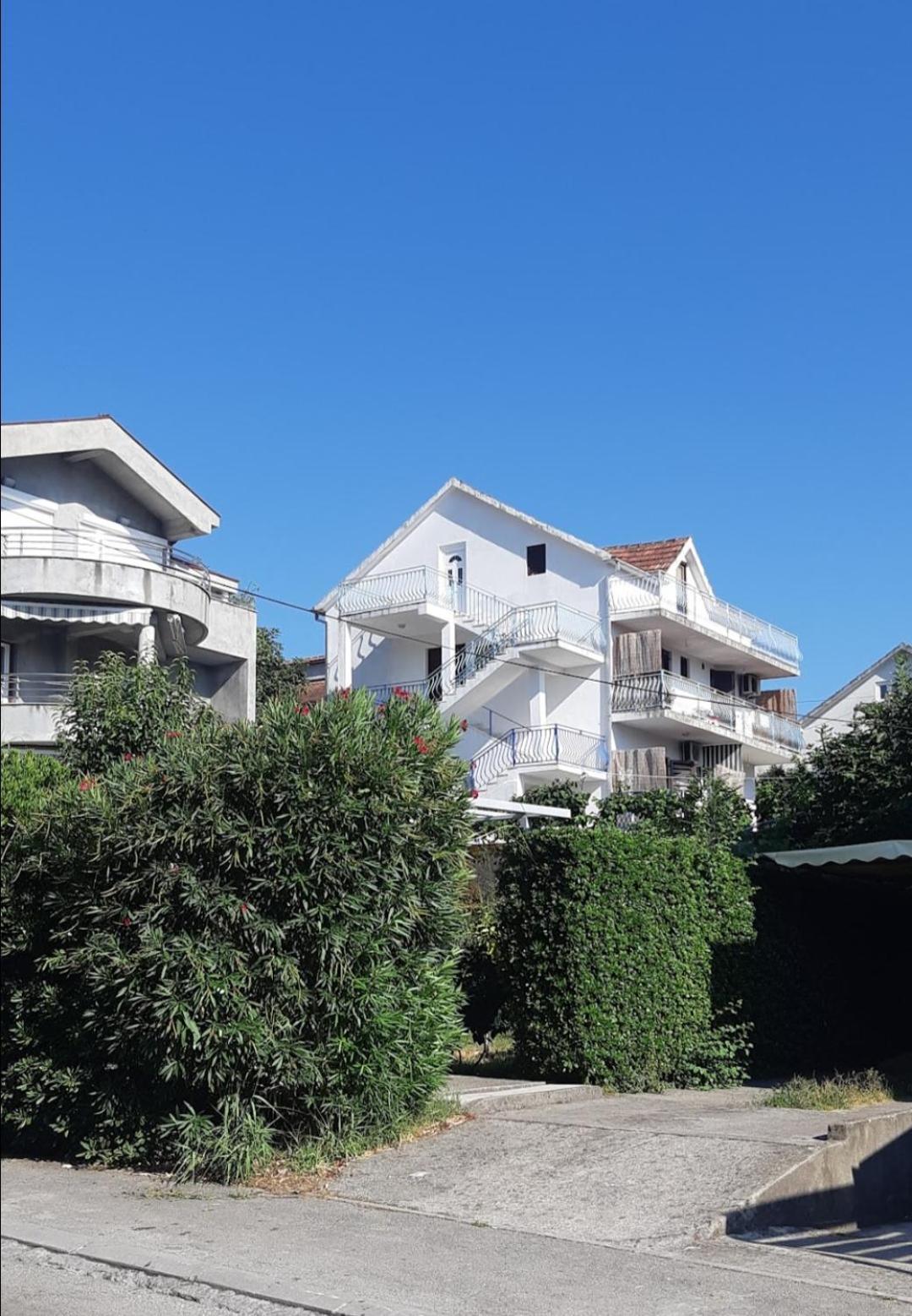 Barcelona Apartments Тиват Экстерьер фото
